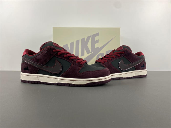 Riot Skateshop x Nike SB Dunk Low 1