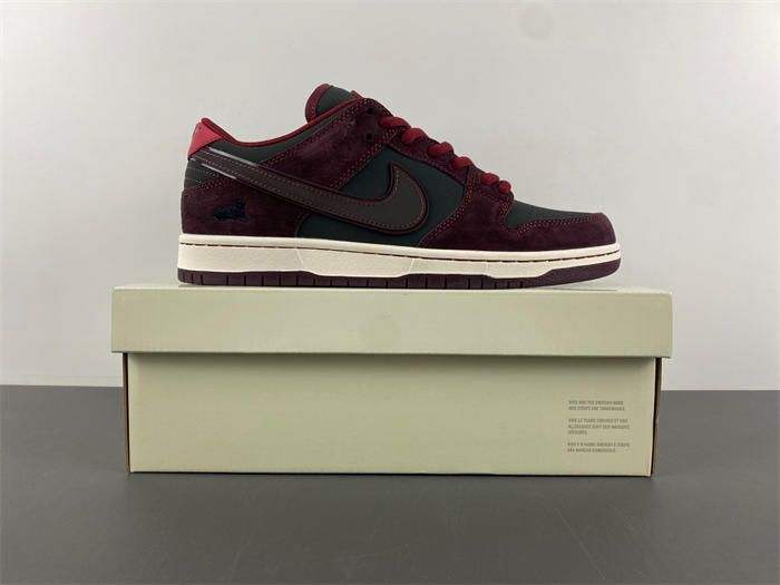 Riot Skateshop x Nike SB Dunk Low 1
