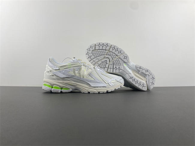 New Balance White light green U1906AE
