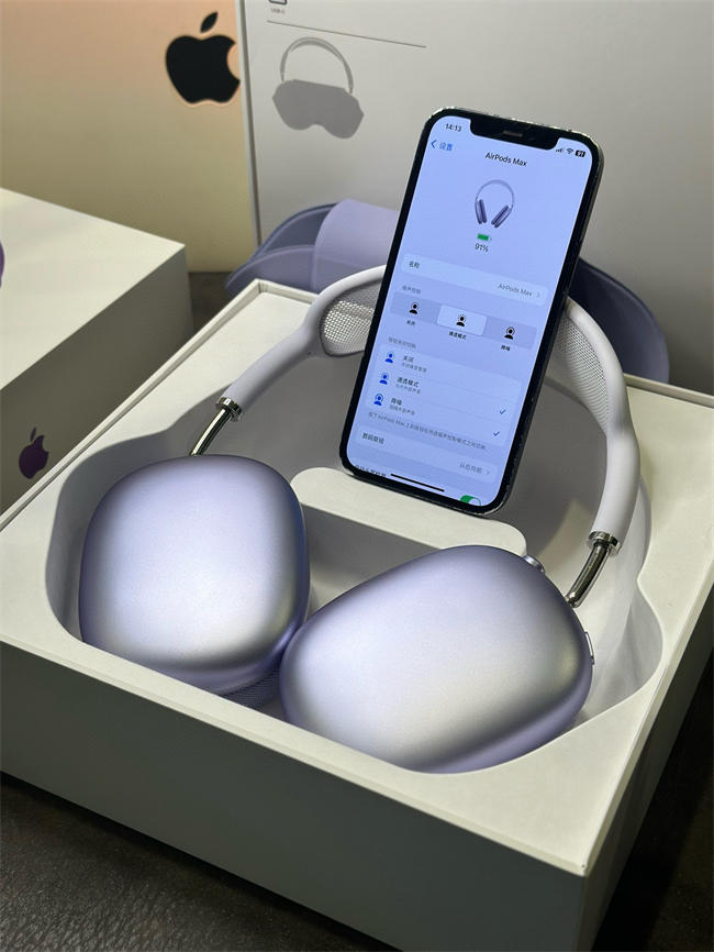 AirPods Max purple