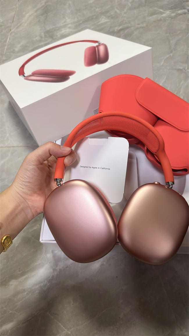 AirPods Max red