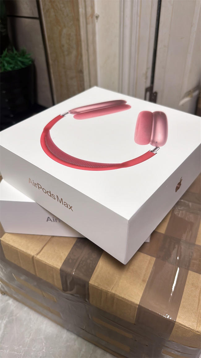 AirPods Max red