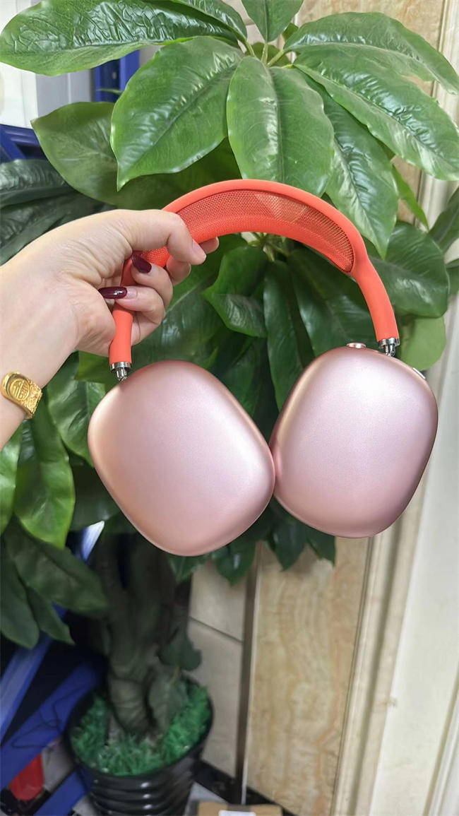 AirPods Max red