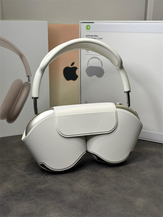 AirPods Max silver