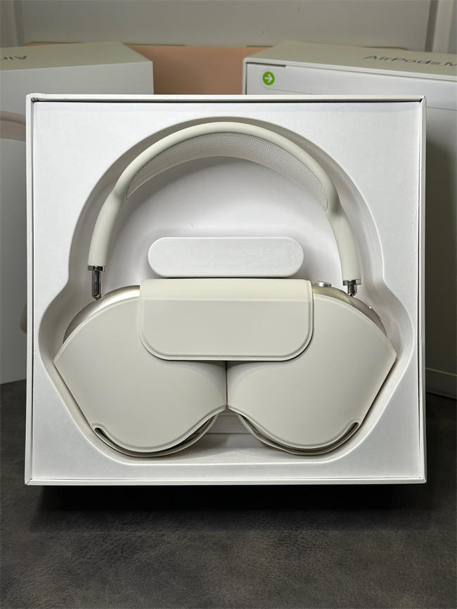 AirPods Max silver
