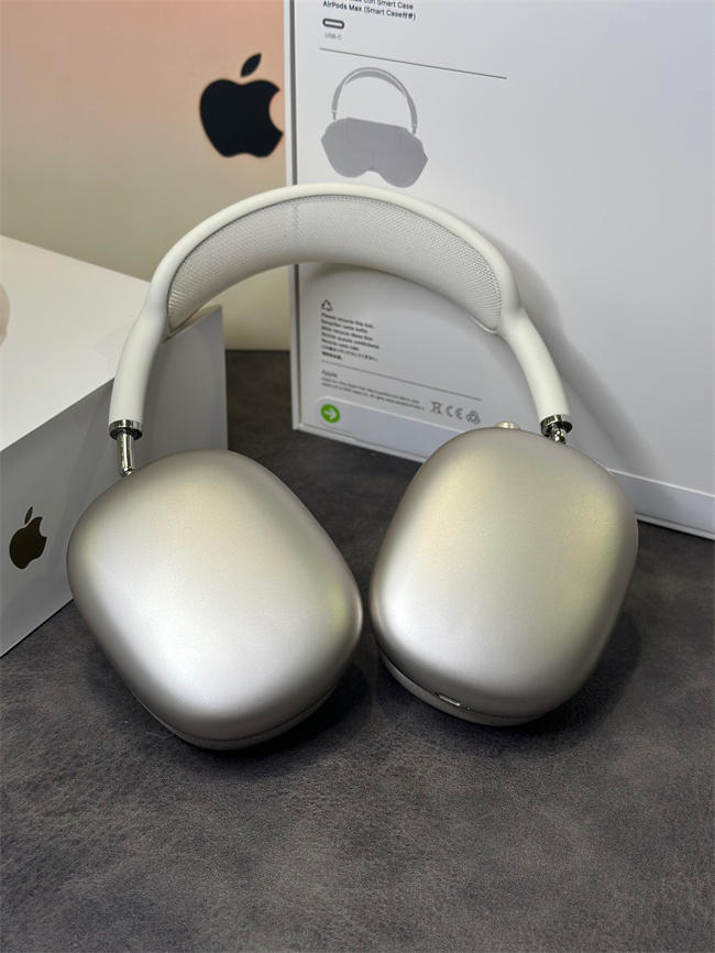 AirPods Max silver