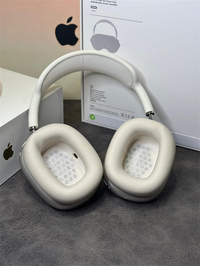 AirPods Max silver