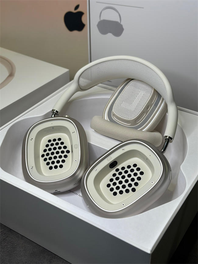 AirPods Max silver