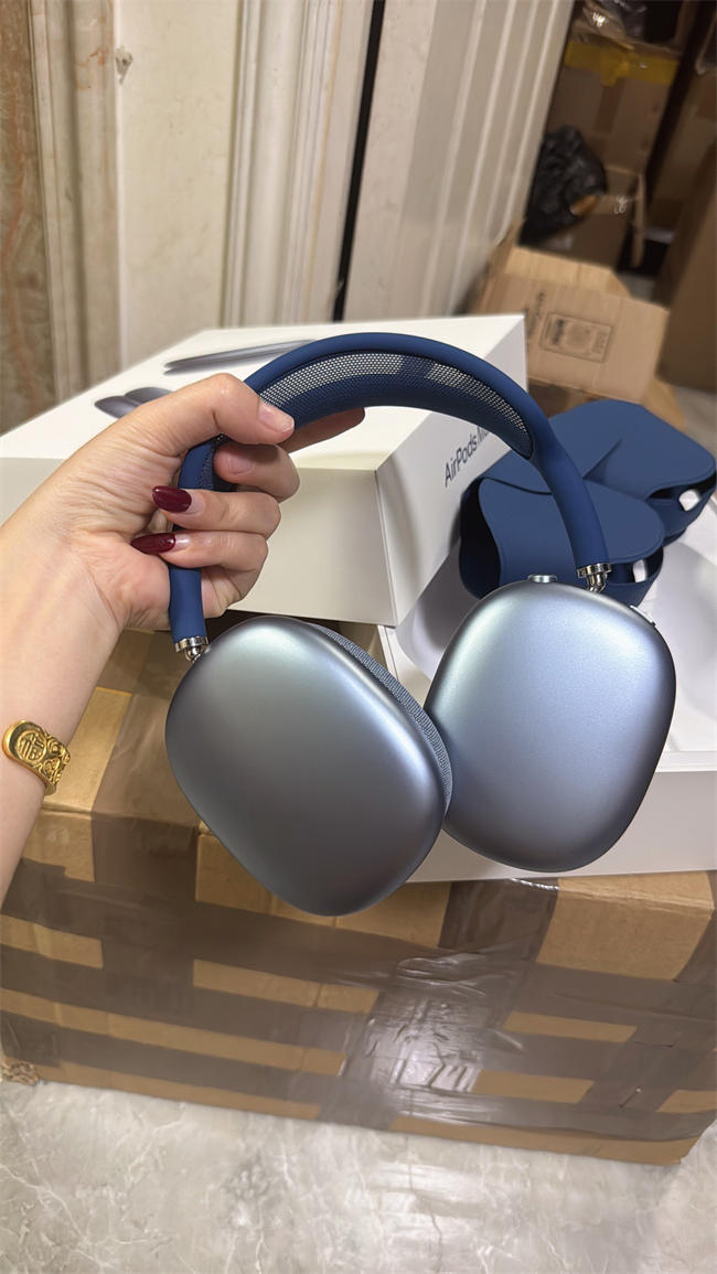 AirPods Max blue