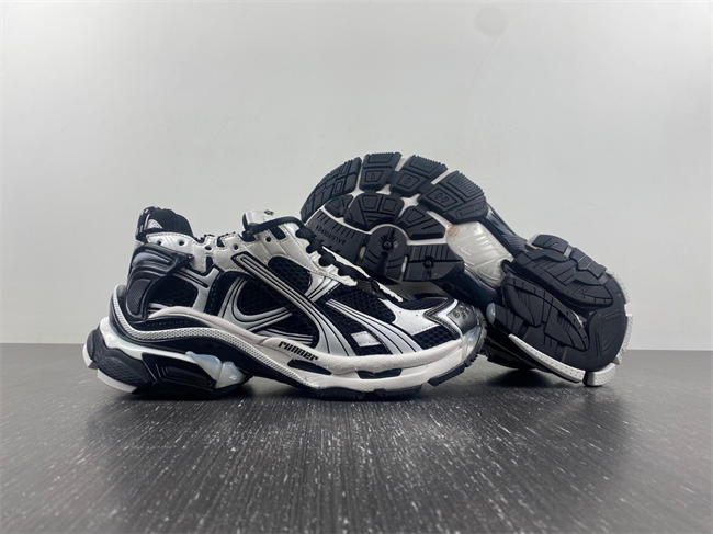 Balenciaga  772774-W3RNY-0120