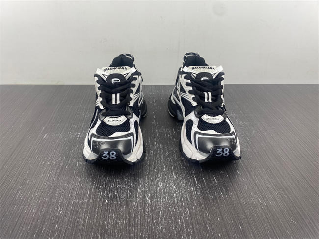 Balenciaga  772774-W3RNY-0120