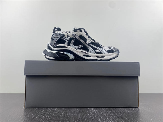 Balenciaga  772774-W3RNY-0120