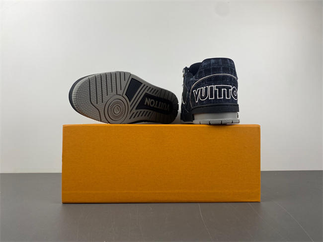 Louis Vuitton LV trainer LV1823-104