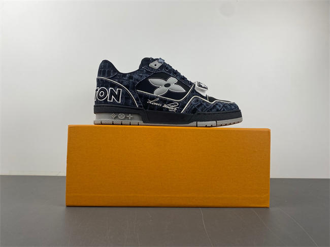 Louis Vuitton LV trainer LV1823-104