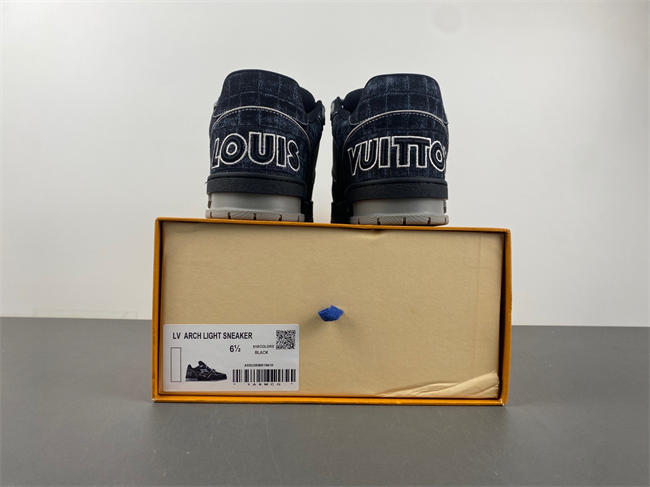 Louis Vuitton LV trainer LV1823-104