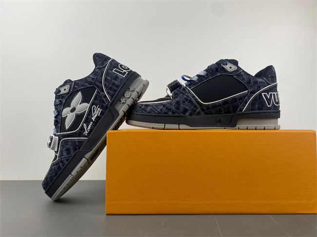 Louis Vuitton LV trainer LV1823-104