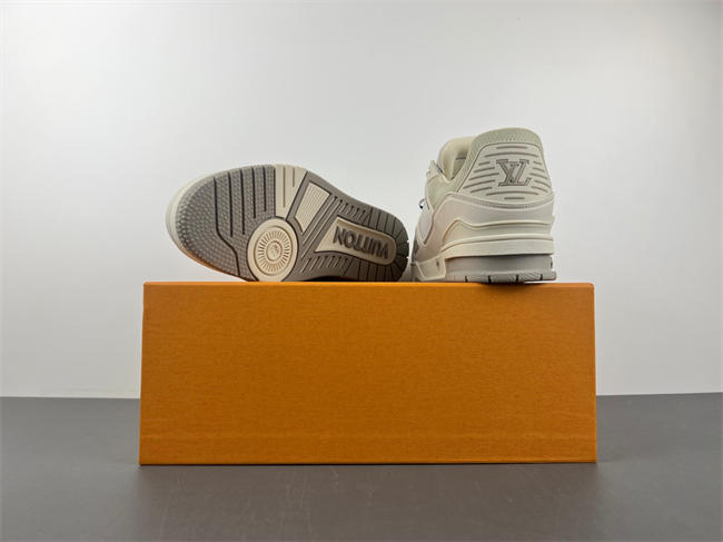 Louis Vuitton LV trainer LV1823-105