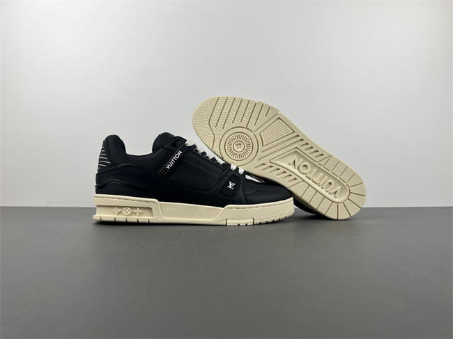 Louis Vuitton LV trainer LV1823-107