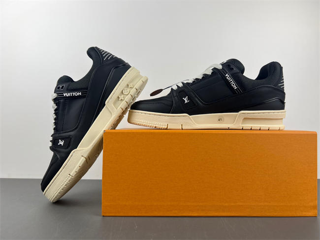 Louis Vuitton LV trainer LV1823-107