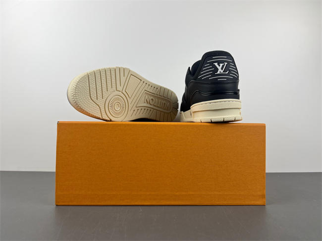 Louis Vuitton LV trainer LV1823-107