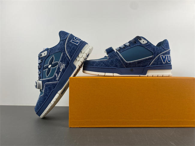 Louis Vuitton LV trainer LV1823-108