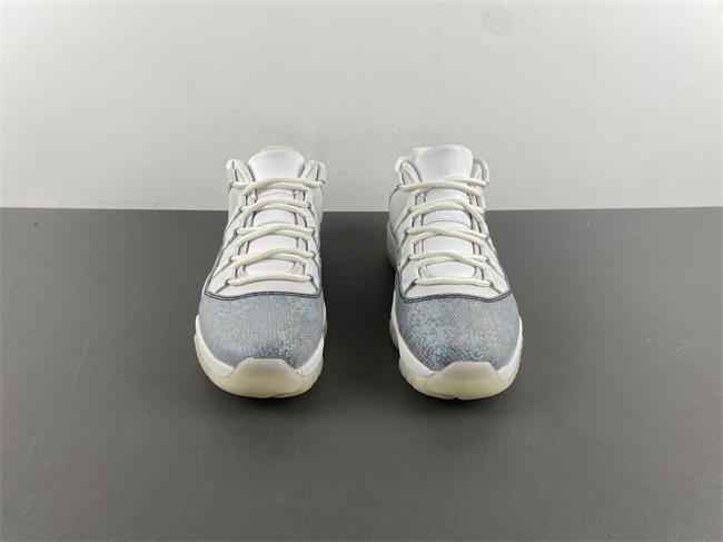 Air Jordan 11 Low 2025 HQ7000-001