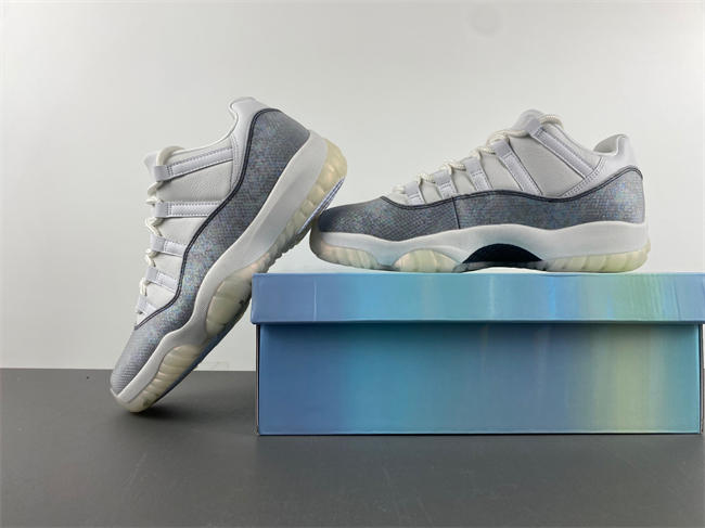 Air Jordan 11 Low 2025 HQ7000-001