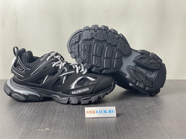 BLCG TRACK SNEAKER 542023 W1GB1 2045 with LED