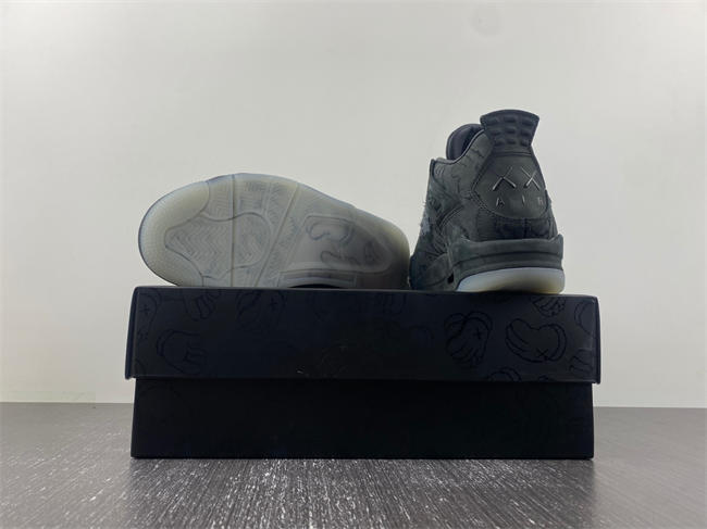 AIR JORDAN 4 RETRO KAWS 930155 001