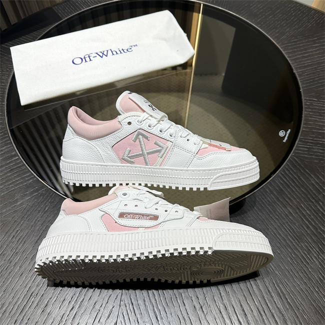 Off-White sneaker