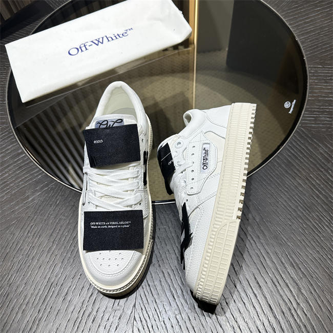 Off-White Sneaker