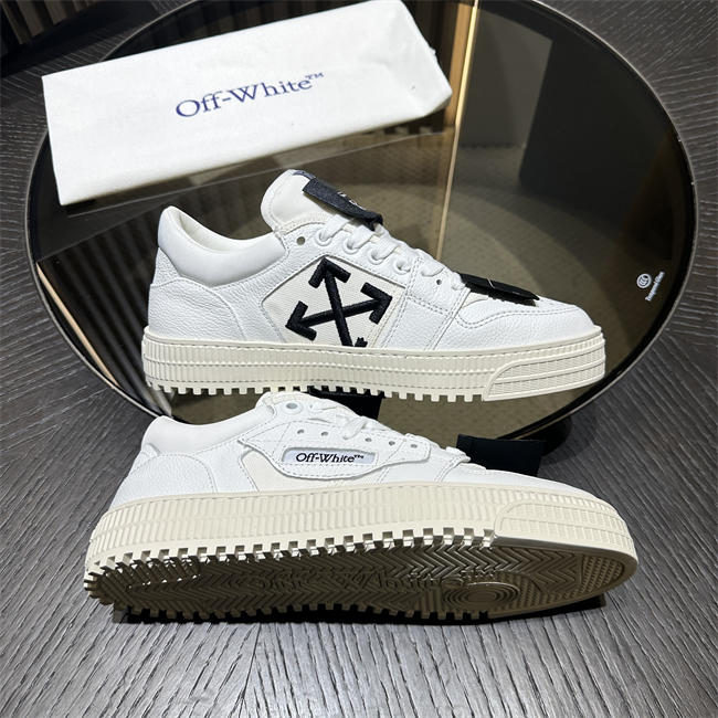 Off-White Sneaker