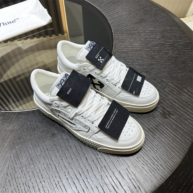 Off-White Sneaker