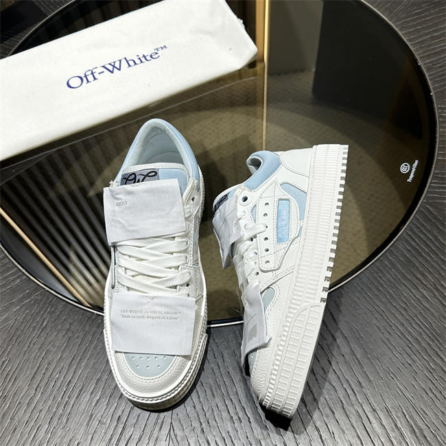 Off-White Sneaker