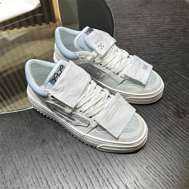 Off-White Sneaker