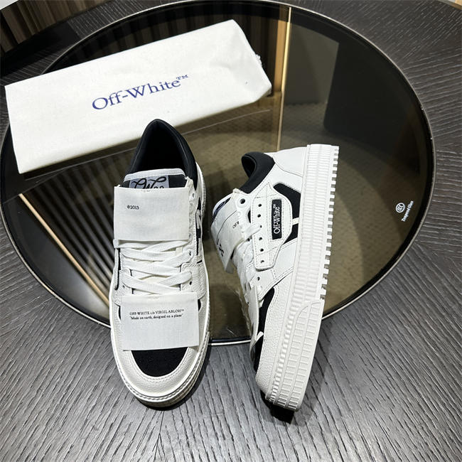Off-White Sneaker