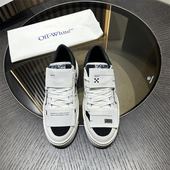 Off-White Sneaker