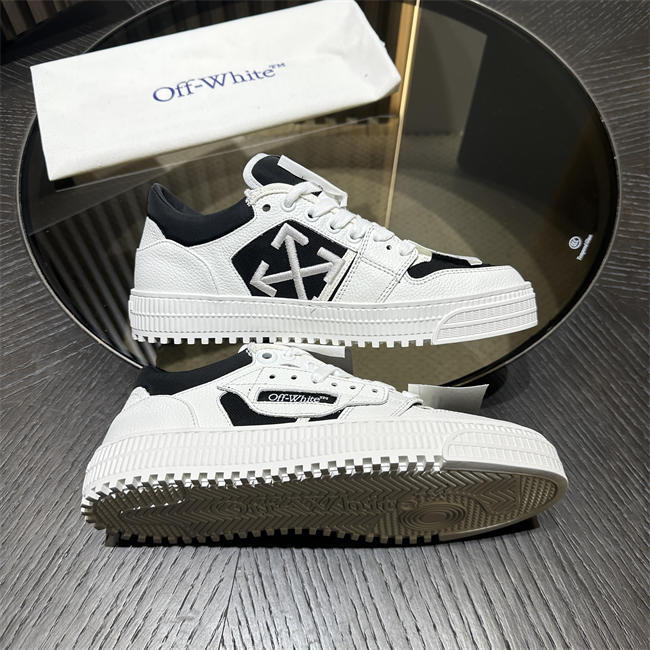 Off-White Sneaker