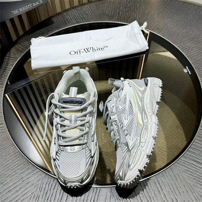 Off-White Sneaker