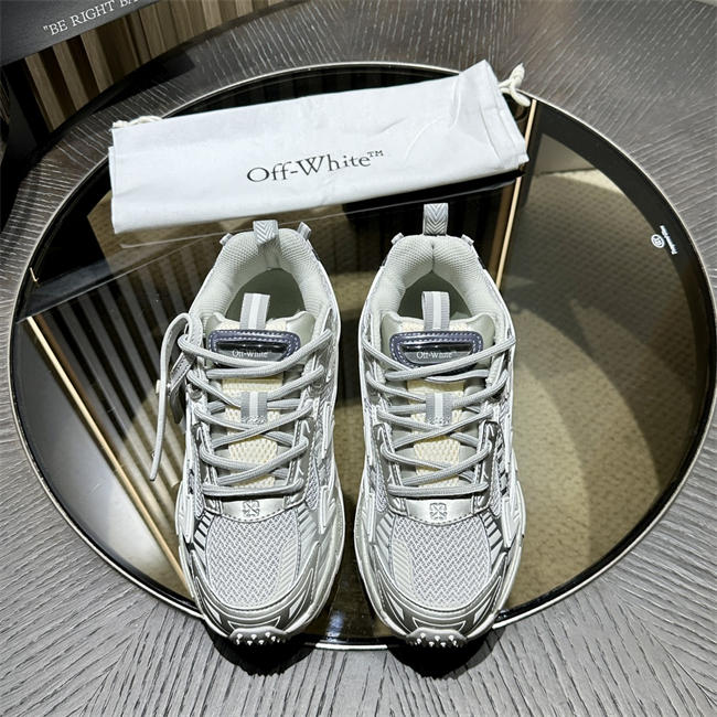 Off-White Sneaker