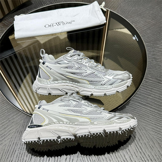 Off-White Sneaker