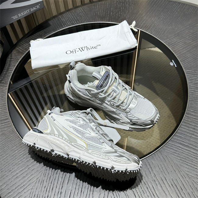 Off-White Sneaker