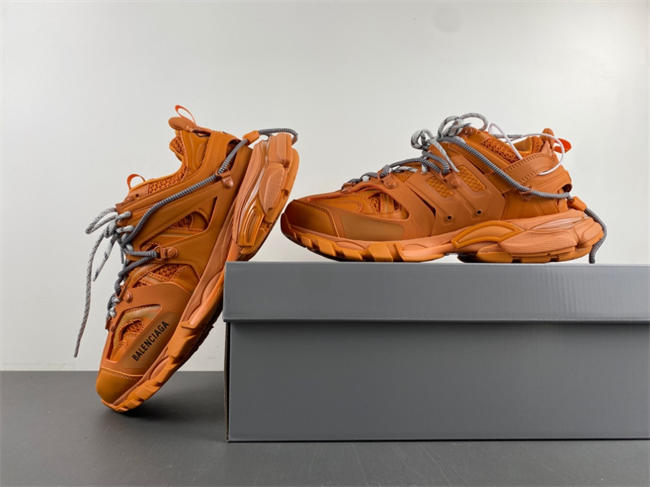 Balenciaga Track  800592 WTRHK 7000