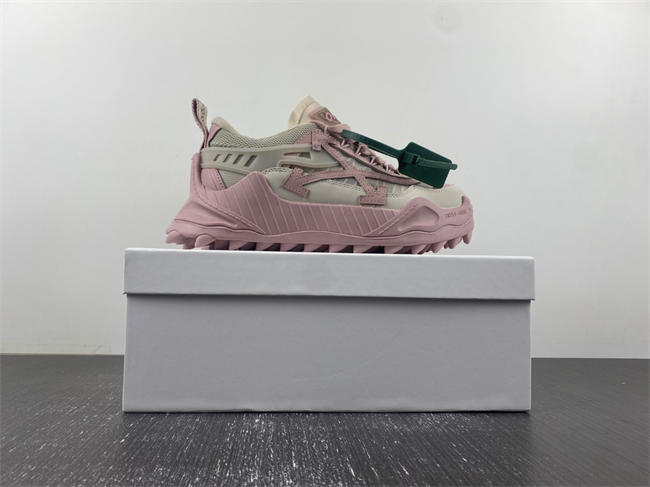 Off-White c/o Virgil Abloh