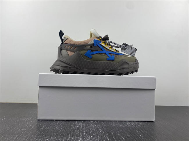 Off-White c/o Virgil Abloh