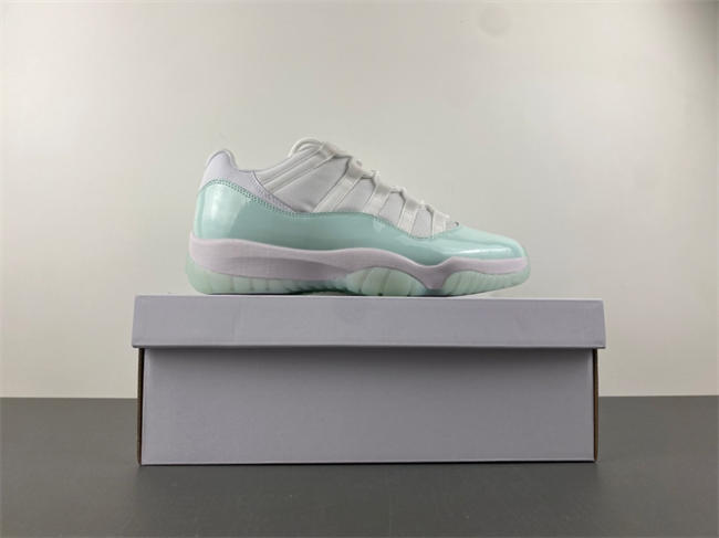 Air Jordan 11 Low “Igloo”  AH7860-103
