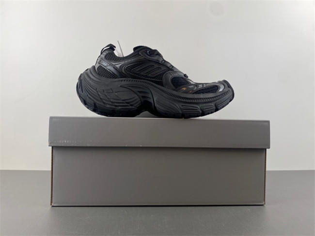 Balenciaga 815859 W2MV3 0210