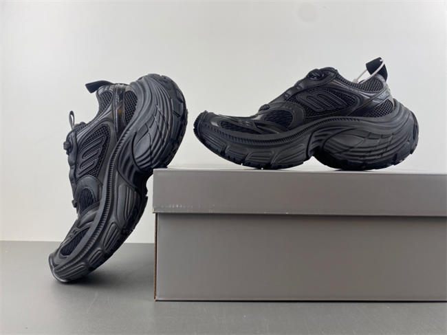 Balenciaga 815859 W2MV3 0210