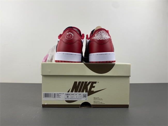Travis Scott x Air Jordan 1 Low  DM7866-101