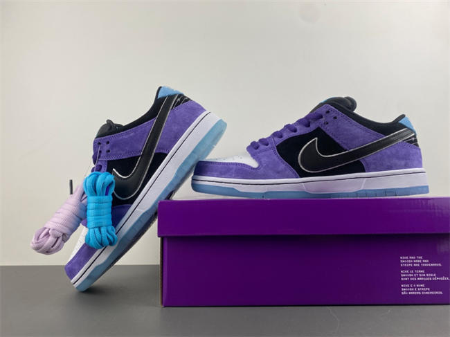 Hayley Wilson x Nike SB Dunk Low  HJ0513-500